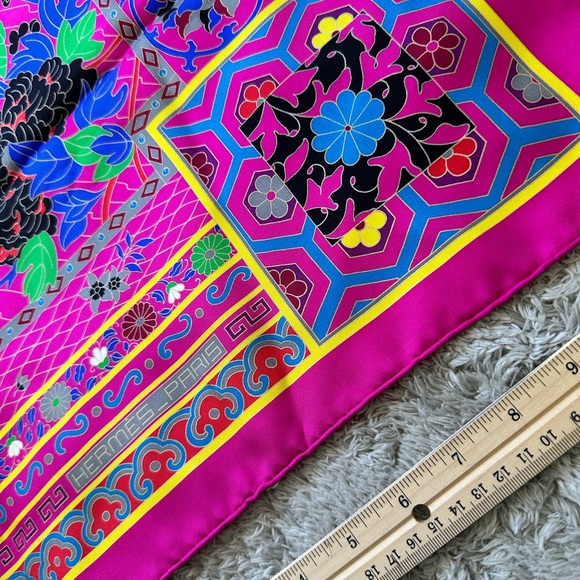 Hermès Silk Scarf - Stunning Vibrant Design - Picture 3 of 8